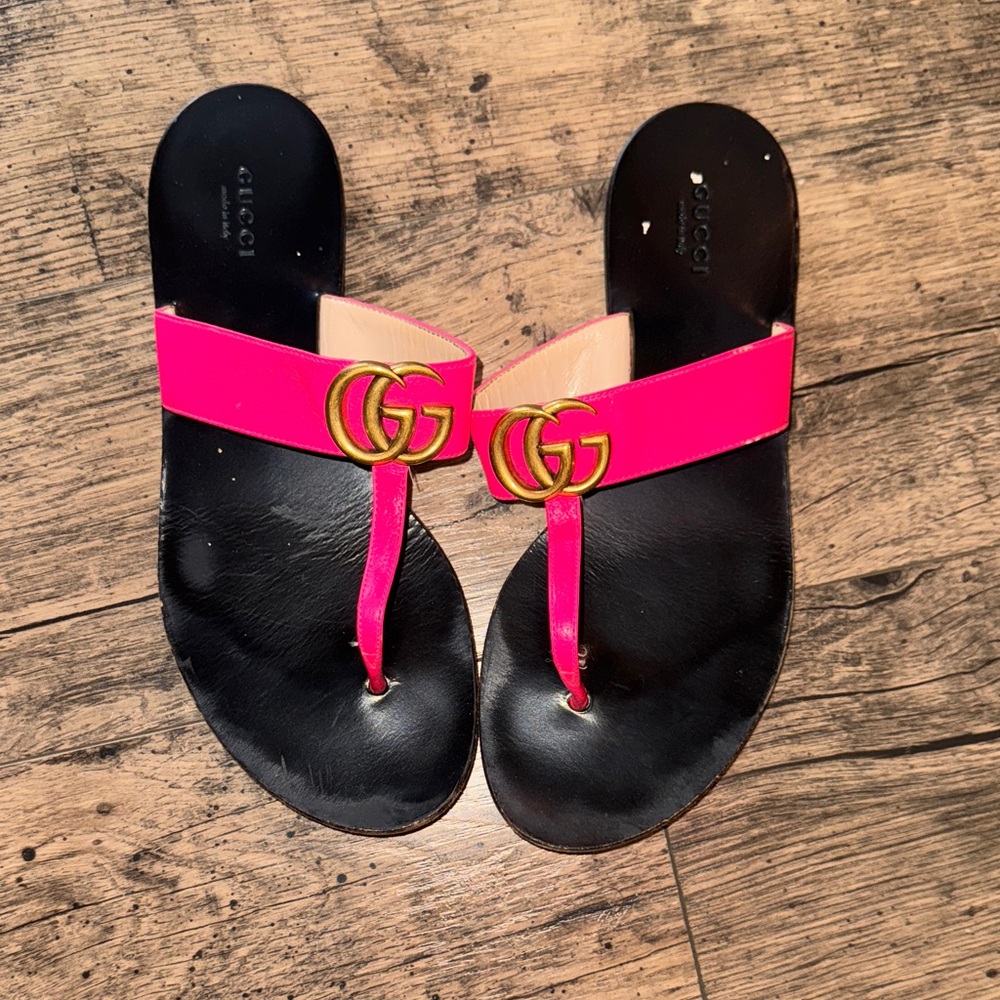 Gucci Women's Sandals with Pink Strap and Black Sole